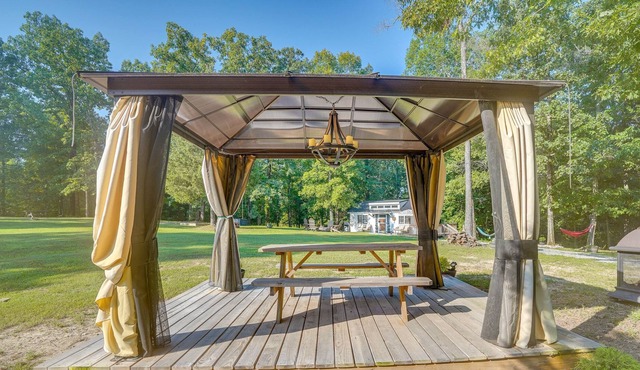 Modern Camden Villa w/ Deck, Near Tennessee River