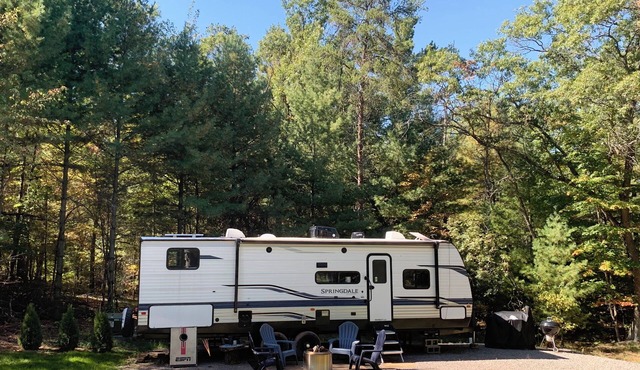 Modern Camper - Castle Rock Lake - WI Dells - Boat Rental - Dog Friendly.
