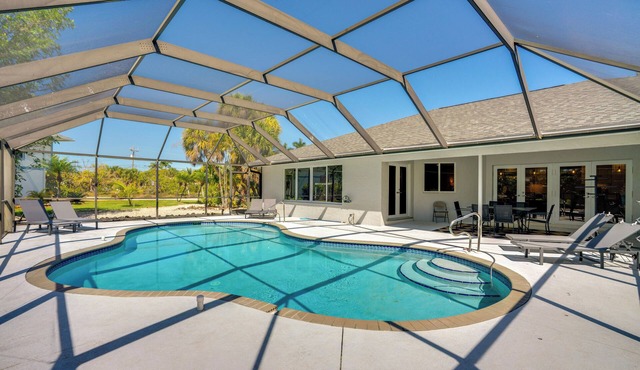 Modern Canal-Front Gem w/Lanai + Dock in Sanibel
