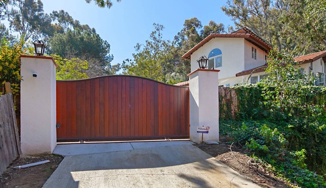 Modern Canyon Retreat - Near Balboa Park, Downtown, Zoo & Beaches