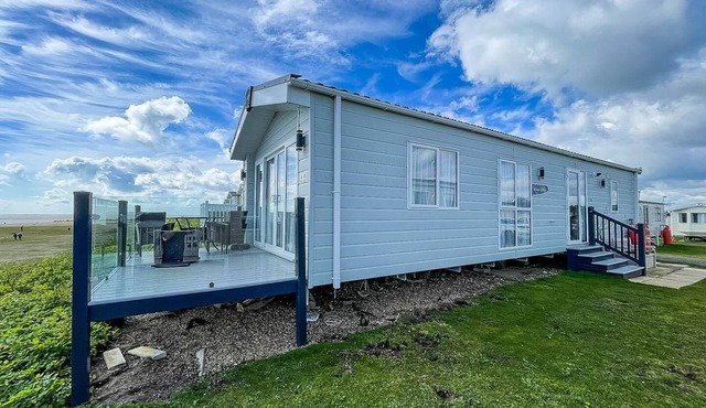Modern caravan with beautiful seaviews in Suffolk! ref 90023SV