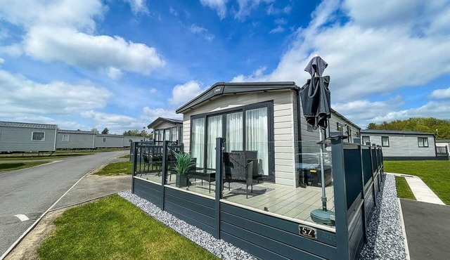 Modern caravan with large decking area, ref 60057CH