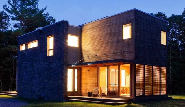 Modern Catskill Hideaway w/sauna, 2 fireplaces. Mins to Hunter, HITS, and Hiking