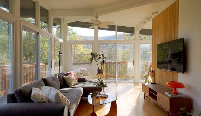 Modern Catskills Cabin + Game Room + King Bed + 5min to Margaretville