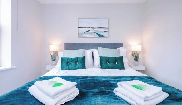 Modern Central 2 Bed Apartment