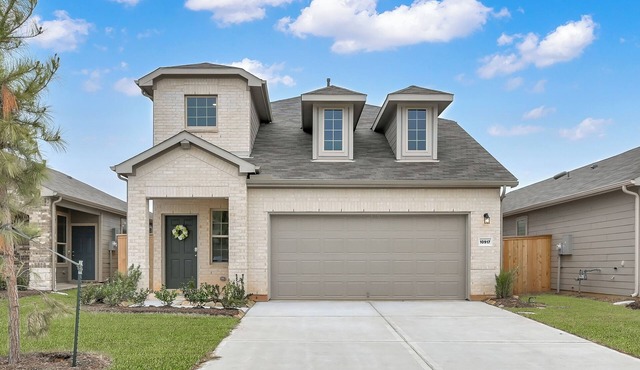 Modern Central 5 Bdrm Home W/Fenced Backyard