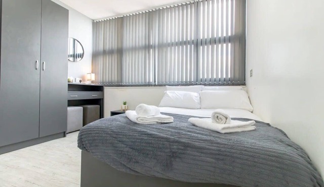 Modern Central Sunderland Budget Studio w Views