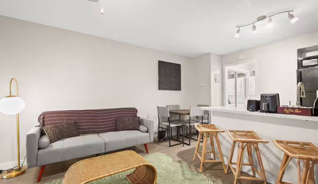 Modern & Central~XLstudio~5 min to Domain~F1 ready