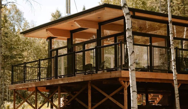 Modern chalet with spa and fireplace in the heart of nature 15 mins from two ski mountains