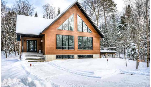Modern Chalet 1.2KM to Tremblant's North Side!