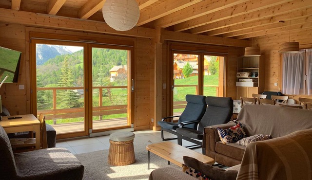 Modern chalet 4 bedrooms, 10 guests, south terrace, mountain view, near Pra Loup