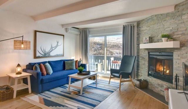 Modern Chalet: Beautiful Lake & Mountain View