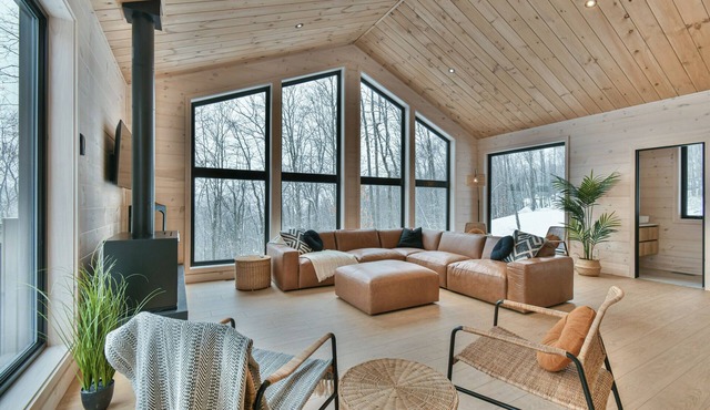 Modern chalet near Sommet Morin Heights - Nature, skiing and relaxation