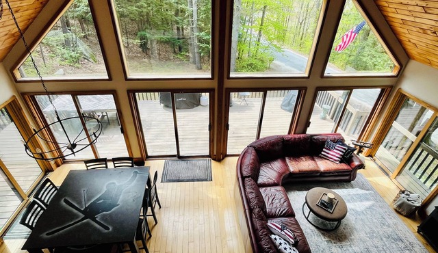 Modern Chalet Near Mt. Sunapee & Lake Massasecum