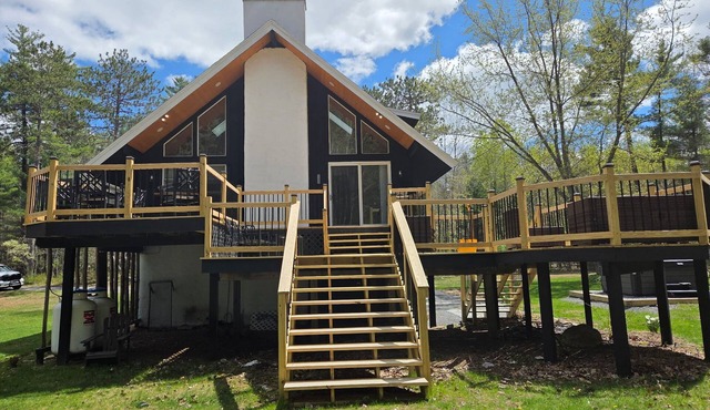 Modern Chalet w Hot Tub & Fire Pit Near Whiteface