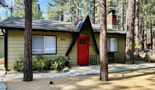 Modern Chalet W/Spa Centrally-Located In The Heart Of Big Bear! Dogs Welcome!