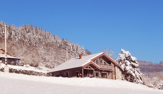 Modern chalet with whirlpool bath, outdoor Jacuzzi and magnificent valley views
