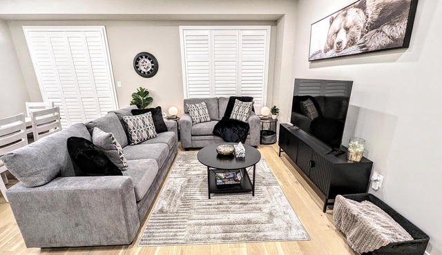 Modern Charming 8 Sleeper