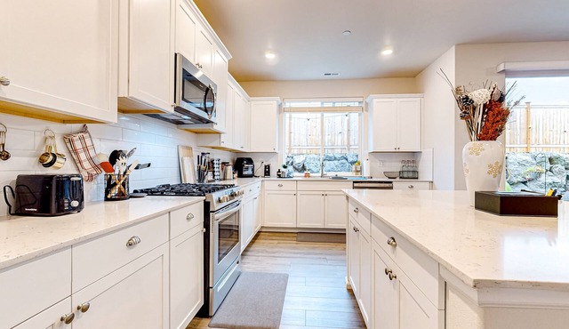 Modern & charming dog-friendly nature retreat with fireplace, patio, AC, & W/D