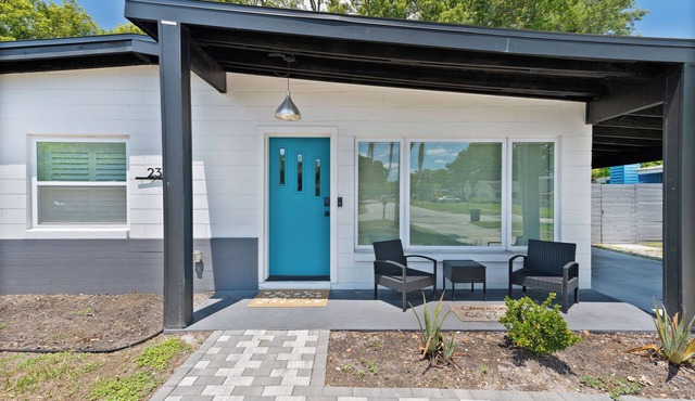 Modern, Charming Home in the heart of Winter Park- Perfect for a couples retreat or small group!