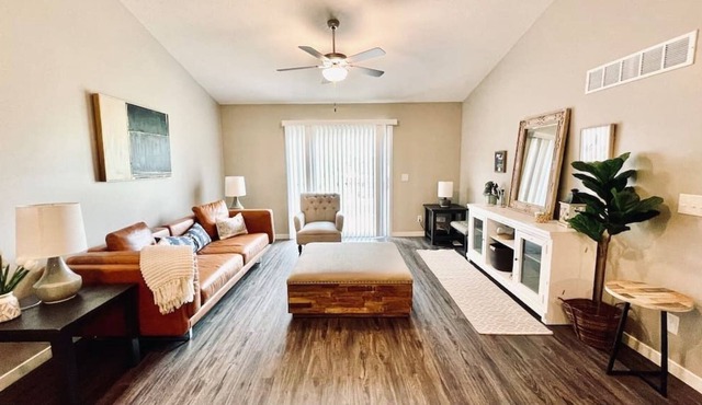 Modern & Charming Home near Village Pointe 🛍