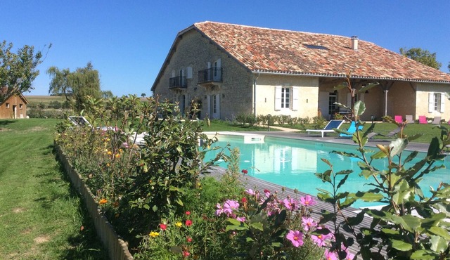 Modern Charming property classified 5 * Heated pool and incredible grounds