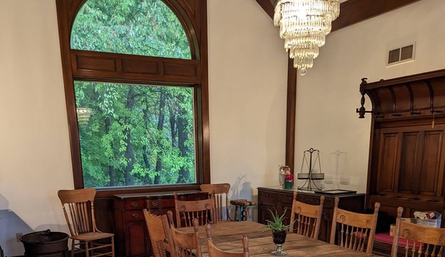 Modern Chateau: Pets OK, 15 min to City, Aurora, Orchard Park, Stadium GO BILLS!