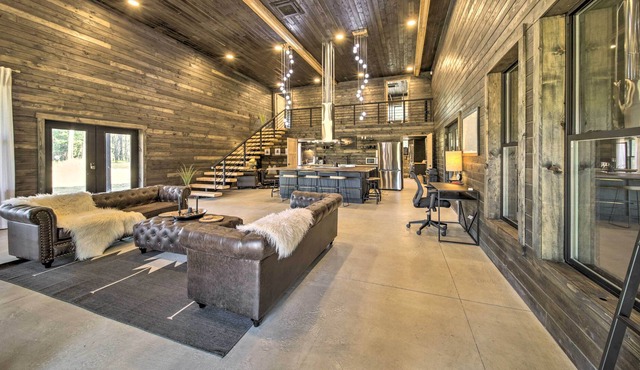 Modern Chattaroy Cabin: 24 Mi to Mt Spokane!