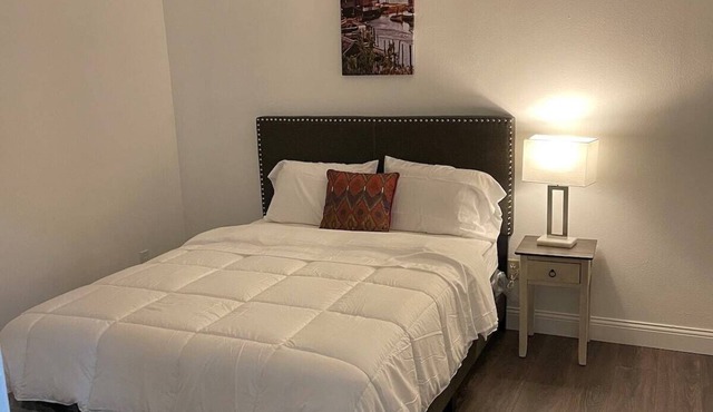 Modern cheerful 4 bedroom private entire home