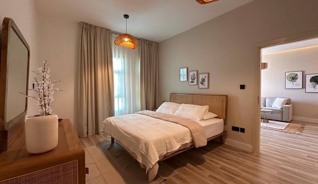 Modern-Chic 1BR in The Greens - Central Dubai