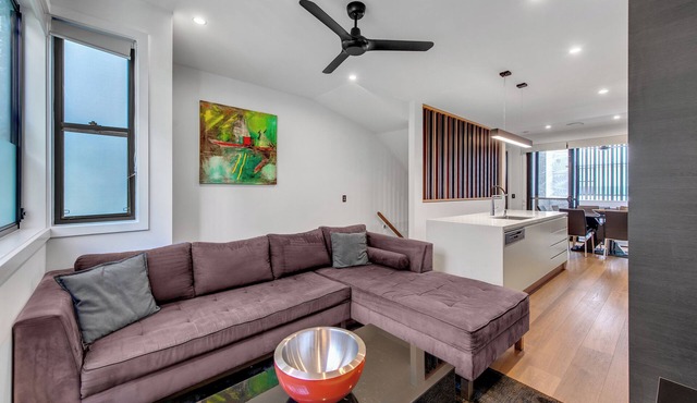 Modern, chic 3BR townhouse in luxury complex, top location, free wifi