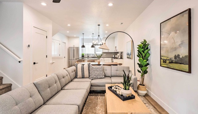 Modern-Chic Provo Townhome 1 Mi to BYU Campus