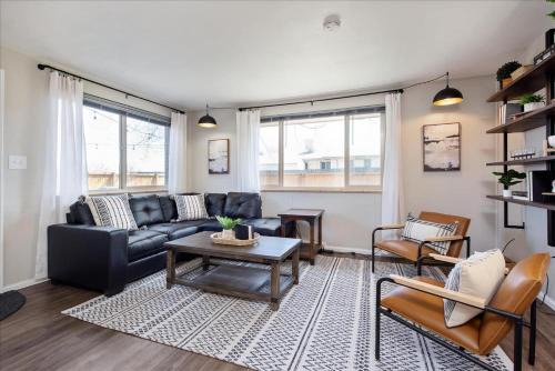 Modern Chic Retreat Near Mtns & Red Rocks Wifi