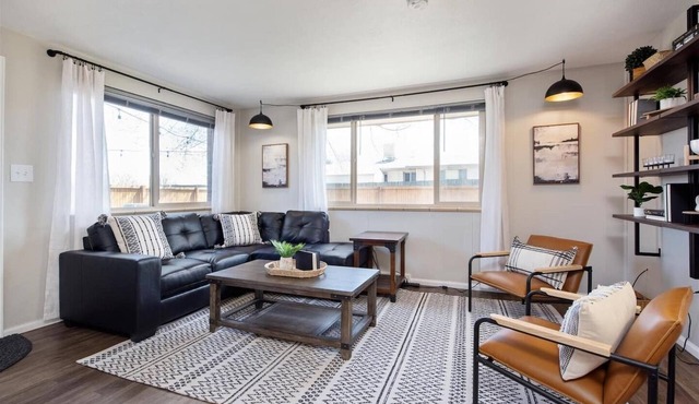 Modern Chic Retreat | Near Mtns & Red Rocks | Wifi