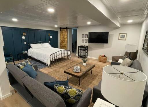 Modern & Chic XL Studio w EZ City Airport Access