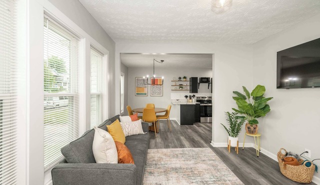 Modern Cincy Home – For 6