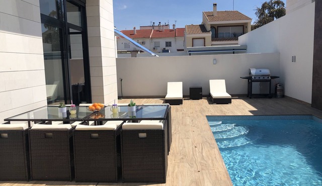 Modern city villa with pool - Villa Vincent