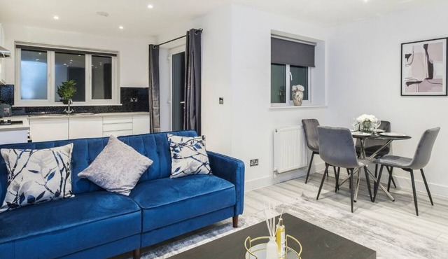 Modern-City Centre-Families/Contractors