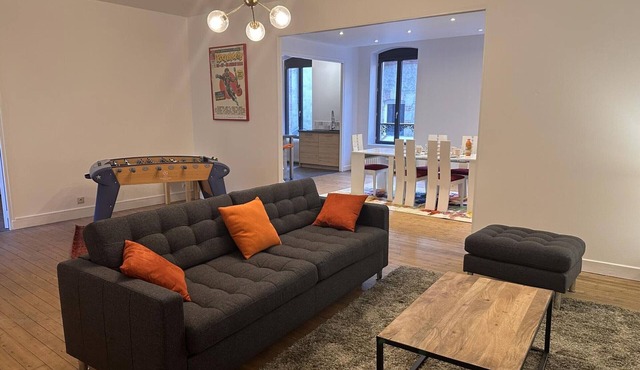 Modern city-center gîte in Moulins for 4 with Wifi