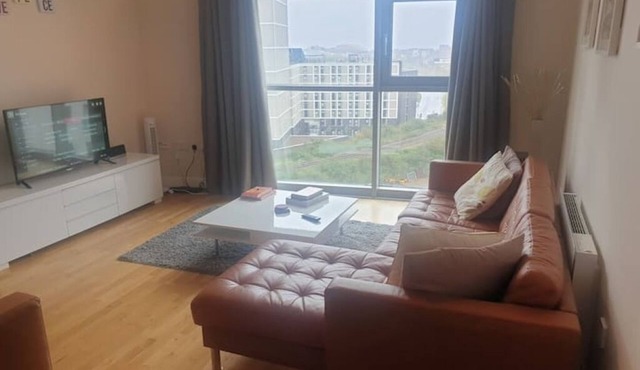 Modern City-Centre Apartment with Stunning Views & Free Parking