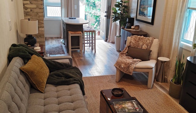 Modern City Home, WI-FI, Privacy, 1-mile downtown St Paul