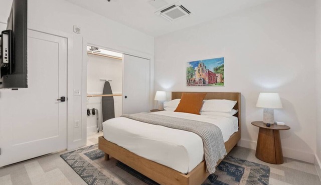 Modern City Stay in San Antonio – Explore Downtown with Comfort & Ease
