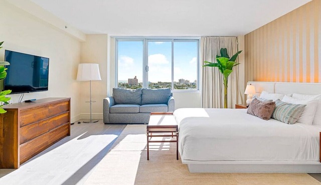 Modern City Studio on High Floor with Ocean view, pool, gym, spa access