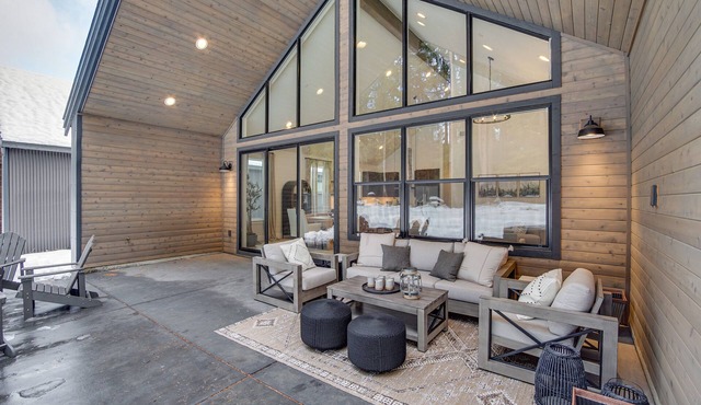 Modern Cle Elum Vacation Rental w/Private Hot Tub