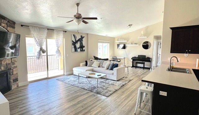 Modern Clean 2Bed 2Bath Condo. Next to Payson Temple, I15, Walmart, and more!