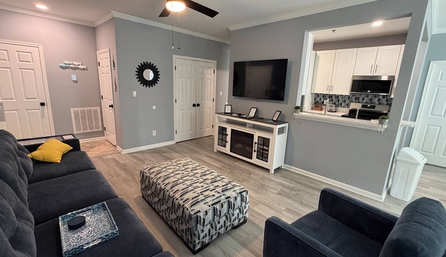 Modern & Clean, Family Friendly, 1st Floor Condo
