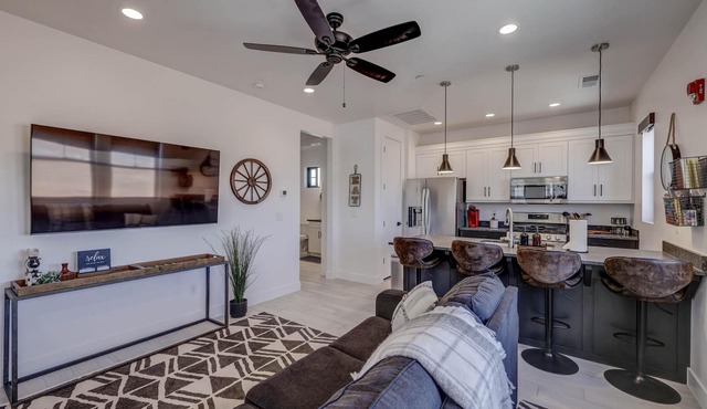 Modern | Clean | Getaway for Two! Mini Ranch Casita