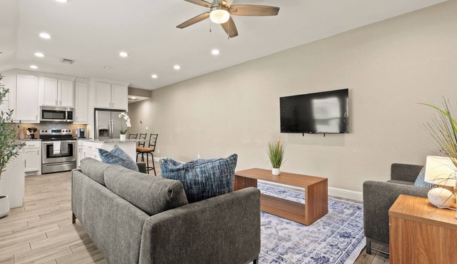Modern Clean, Near Austin College & Fully Equipped