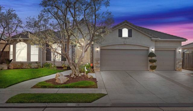 Modern Clovis Estate 2/Pool - PROF. CLEANED
