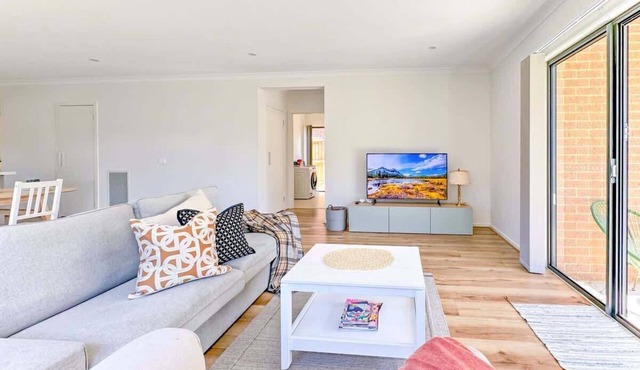 Modern Clyde House Smart TV*Dryer